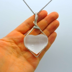 Amuleto Selenite Coração, em Prata, Colar