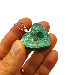 Orgonite Colar Coração com Malaquite, Pirite e Quartzo. Orgonite Verdadeira Artesanal